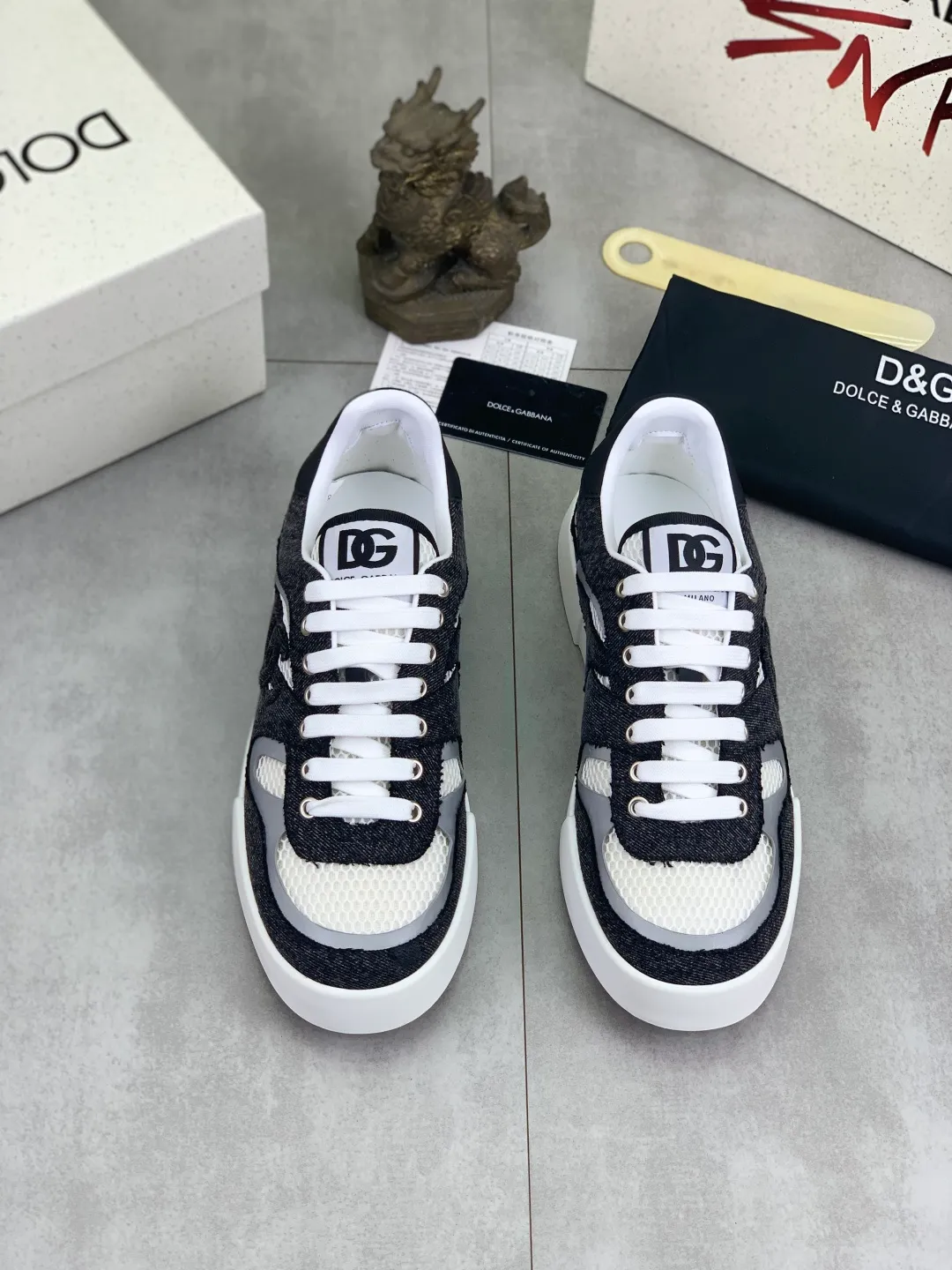 Men's shoes 💰P542💰 [New model] The latest hot style, top original quality, the official website is synchronized with "DOLCE&GABBANA [Dolce & Gabbana] ~ High quality." The effect is low-top casual DG men's shoes, loved by many celebrities, using high-end imported first-layer frosted calfskin with punched logo design + cowhide feet, simple and elegant, perfectly interpreting the latest inspiration for shoes, integrating classics and fashion. Luxurious dream, dominating fashion Suitable for drivers, light and comfortable to drive, light and breathable for outdoor travel, high-end quality, trustworthy, 4️⃣colors🉑️ to choose from! Code number: 38-46